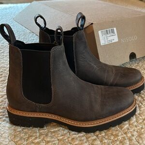 Nisolo Go-To Lug Chelsea Boots, Narrow, Size 6.5